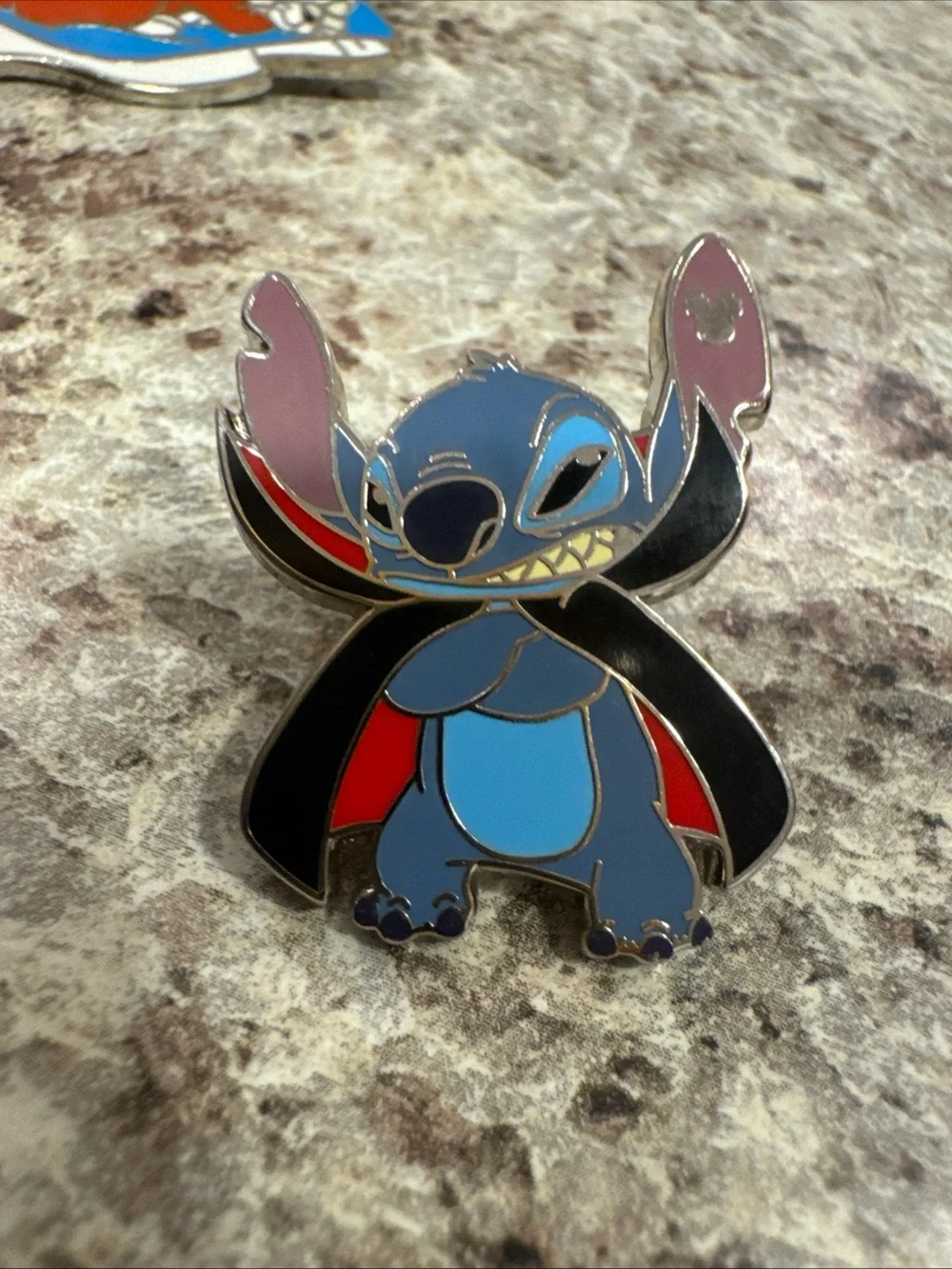 Disney Pin Stitch Vampire Halloween hidden mickey Experiment 626